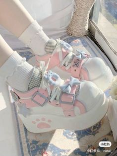 Cute Pastel Shoes, Lolíta Shoes, Cutecore Shoes, Girly Shoes Boots, Kawaii Platform Shoes, Paw Shoes, Kawaii Sneakers, Kawaii Outfit Ideas, Star Patches