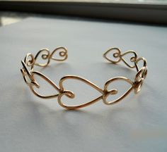 Heart Bracelet 14K Gold Filled by StreetBauble on Etsy, $59.00 Aluminum Wire Jewelry, Wire Jewelry Rings, Bijoux Fil Aluminium, Wire Jewelry Designs, Diy Wire Jewelry, Wire Work Jewelry, Diy Rings, Handmade Wire Jewelry, Work Jewelry