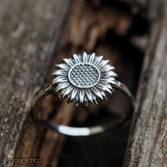 ♥ POSTFREE23 Discount: fast Free delivery when you spend ₪250 up ◆material- sterling silver with a 925 stamp (ok to wash in water)  ◆To measure your ring size you can use the chart in the picture ◆to see more rings, here>> https://www.etsy.com/il-en/shop/magneticajewelry?section_id=37979505 ◆All of our jewelry is shipped in a reusable gift box🎁 Thanks for visiting Magnetica Stay updated!  ◆I n s t a g r a m #Magneticajewelry https://www.instagram.com/Magneticajewelry ◆P I n t e r e s t #Magneti Handmade Sterling Silver Promise Signet Ring, Handmade Sterling Silver Signet Ring For Promise, Minimalist Adjustable Sterling Silver Engraved Ring, Unique Everyday Sterling Silver Rings, Minimalist Sterling Silver Promise Ring, Minimalist Engraved Sterling Silver Ring, Minimalist Engraved Ring Stamped 925 For Promise, Minimalist Sterling Silver Engraved Ring, Nickel Free, Minimalist Sterling Silver Engraved Ring Nickel Free