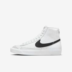 Nike Popular Shoes, Nike Blazers Mid 77's, Shoes Aesthetic Nike, White Nike Blazers, Nike Blazer Shoes, Nike Mid Blazer, Nike Hightop, Blazers Nike, Nike Shoes High Tops