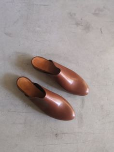 Slip Ons Women shoes, Leather Slides, Leather shoes women, Mule Shoes brown, rounded Toe shoes, Womens Leather Mules, brown Leather Mules Can be orderd in other colors. Leather covered heels. We use the finest leather and the most comfortable shoe shape. We use a manufactured durable sole so that you can enjoy the most out of these gorgeous shoes. All My shoes are handmade, created with careful attention to comfort, detail and style. Shoe Details: * Color - brown * Upper Materials: Fine Soft Lea Plastic Shoes, Round Toe Shoes, Cream Shoes, Most Comfortable Shoes, Shoe Last, Pointed Toe Shoes, Leather Mules, Leather Slides, Leather Shoes Woman