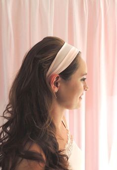 "Shell pink silk headband Our silk satin headbands are perfect for old school retro glamour. These individually made silk headbands are designed to be wide enough to be worn either flat or folded with small pleats at the sides. With a beautiful sheen, stretch silk satin has got to be the softest way to hold your hair back either on casual days or to bring vintage glamour to an evening outfit. An elastic strap covered with silk satin holds your hair band comfortably onto your head. Each headband Glamour Vintage, Heart Headband, Retro Glamour, Evening Outfit, Silk Headband, Stretch Headband, Silk Accessories, Hair Back, Silk Hair