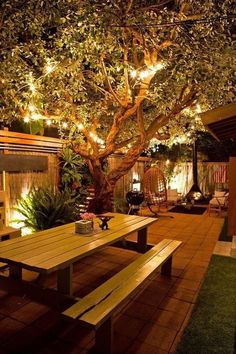 (paid link) Outdoor lighting can very transform a building or space. Diy Patio Ideas, Classic Decoration, Cozy Backyard, Easy Backyard, Budget Patio, Fantasy Homes, Decorating Style