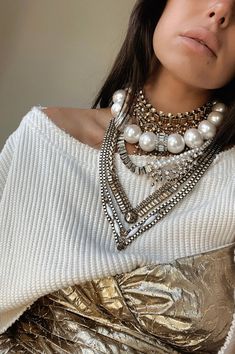 Stella has everything... pearls, crystals, a unique vintage chain, and she's two separate necklaces in one. Pearl Necklace Outfit, Modern Indian Jewelry, Dope Jewelry Accessories, Bold Statement Jewelry, Necklace Outfit, Chic Sneakers, Vintage Chain, Dope Jewelry, French Women