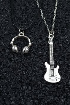 Music-Themed Jewelry Collection: In our store, you can find special necklaces featuring symbols like headphones and an electric guitar, perfect for music enthusiasts. These necklaces also include skull figures, making them ideal gift options for music lovers. Gifts Tailored for Rock and Metal Enthusiasts: Our electric guitar-themed necklaces offer an excellent gift idea for rockers, metalheads, and punk enthusiasts. They represent the raw and rebellious side of music while adding a unique touch Cheap Nickel-free Punk Jewelry, Punk Rock Gift Basket, Cheap Metal Band Jewelry, Cheap Edgy Jewelry For Concerts, Affordable Metal Jewelry For Concerts, Cheap Grunge Style Jewelry For Gifts, Cheap Trendy Choker For Concerts, Affordable Grunge Style Jewelry For Gifts, Mens Guitar Pick Necklace