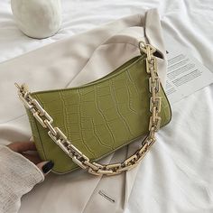 Brand Name: SWDFShape: BaguetteHandbags Type: Shoulder BagsTypes of bags: Shoulder Crossbody BagsOrigin: CN(Origin)Main Material: TPUClosure Type: zipperHardness: SOFTStyle: CasualModel Number: lw1218Lining Material: PolyesterOccasion: VersatileGender: WOMENPattern Type: SolidNumber of Handles/Straps: SingleDecoration: RuchedItem Type: Handbagssize: 25cmx14cmx4cmweight: 0.5kgContact Customer Service: Negotiable price Hippie Elegante, Texture Cuir, Tas Bahu, Armpit Bag, Soft Leather Handbags, Pu Leather Bag, Crocodile Bags, Stone Pattern, Simple Bags