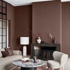 ✨ Цвет года 2025 от Benjamin Moore: Cinnamon Slate 2113-40 ✨ Компания Benjamin Moore представила Cinnamon Slate (код 2113-40) как цвет 2025 года! Этот богатый оттенок с нотами сливового и коричневого добавляет теплоту и утонченность в интерьер, создавая уют и баланс. Отлично подходит для современных и классических стилей. 🖌 Примеры использования: 1. Акцентные стены. Выделите стену в гостиной или спальне, сочетая Cinnamon Slate с мягкими серыми и кремовыми тонами для гармоничного вида. 2. ... Chocolate Brown Paint, Chocolate Brown Walls, Brown Accent Wall, Maroon Walls, Brown Rooms, Trendy Interiors, Trending Paint Colors, Interior Wall Paint, Brown Paint