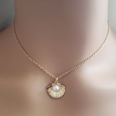 Beautiful Pearl Seashell Necklace Condition: New Material: Gold Plated Length: 17in With 3in Extender Seashell Necklace With Pearl, Shell With Pearl Necklace, Seashell Pearl Necklace, Sea Shell Necklace Aesthetic, Pearl Shell Necklace, Word Costumes, Seashell With Pearl, Seashell Accessories, Shell And Pearl Necklace