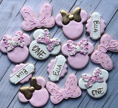 decorated cookies are arranged in the shape of minnie mouses