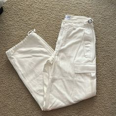 Never Worn! White Full Length Cargo Pants With Side Pockets, White Full-length Cargo Jeans With Pockets, White Wide Leg Utility Cargo Pants, White Cargo Pants With Side Pockets, White Full Length Utility Cargo Jeans, White Cargo Pocket Trousers, White Full Length Pants With Belt Loops, White Utility Cargo Jeans Full Length, White Utility Full Length Cargo Jeans