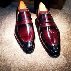 MEN'S HANDMADE LEATHER LOAFERS 𝗨𝗽𝗽𝗲𝗿: Genuine Cowhide Leather 𝗜𝗻𝗻𝗲𝗿: Genuine Leather 𝗦𝗼𝗹𝗲: Genuine Leather. (Options available: Rubber, Vibram, Crepe) 𝗛𝗲𝗲𝗹: Genuine Leather 𝗖𝗢𝗟𝗢𝗥: Burgundy (Hand Painted Royal Patina Finishing) Available In Any Color Of Your Choice. Feel Free To ... Penny Loafers Men, Gentleman Shoes, Bespoke Shoes, Formal Loafers, Shoes For Sale, Hot Shoes, Leather Shoes Men, Mens Fashion Shoes, Penny Loafers