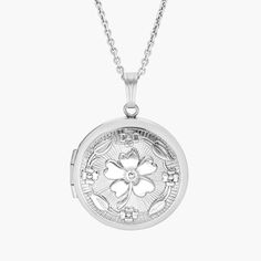 A touch of vintage style, this round locket is crafted from sterling silver and features a floral motif. The perfect keepsake, this locket is strung on a matching cable chain necklace. Engrave the back for a personalized touch. Vintage Locket Necklace, Wedding Ring Guide, Locket Necklace Vintage, Pearl Jewelry Gift, Pearl Bracelet Gold, Round Locket, Platinum Rose Gold, Cable Chain Necklace, Gold Rings Fashion