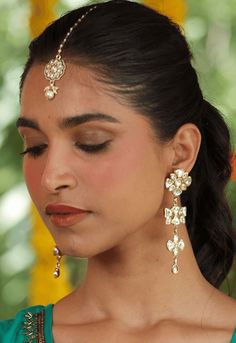 Make a luxurious statement with these 22k gold plated earrings with kundan maang tikka. The intricate design is crafted from shimmering gold and encrusted with delicate kundan stone, creating an exquisite look of opulence and sophistication. Perfect for adding a touch of glamour to any ensemble. Details : Package Includes: Choose from drop-down menu : Material: Kundan, Gold, Copper : Length: 2.5 inches Care Instruction : Remove your jewelry before showering, swimming, exercising, or participatin Gold Chandelier Earrings For Wedding And Festive Occasions, Festive Gold Chandelier Earrings For Wedding, Elegant Wedding Danglers With Gota Work, Gold Plated Temple Jewelry Chandelier Earrings For Wedding, Heavy Gold Chandelier Earrings For Wedding, Gold Heavy Chandelier Earrings For Wedding, Gold Chandbali Danglers For Wedding, Gold Tilla Earrings For Wedding, Gold Bridal Earrings For Wedding And Diwali