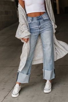 Monterey Wide Leg Jeans High Waisted Wide Leg Jeans, Wide Cuff, Chunky Sneakers, Light Wash Denim, Monterey, Wide Leg Jeans, Plus Size Fashion, Leg Jeans, Switzerland