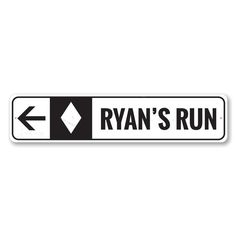 a street sign that says ryan's run with an arrow pointing to the right