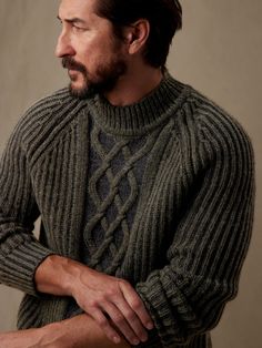 It's all in the technique, especially when it comes to this magnificent blend of soft cashmere and luxurious Merino wool.  Using a plaited approach, our designers twisted this style into a subtle two-tone effect for beautiful color depth, finished wi Chunky Knit Sweater Men, Men Cable Knit Sweater, Knitted Sweaters Outfit Men, Male Sweater Outfit, Mountain Man Clothing, Cable Knit Sweater Outfit, Men Knitting, Classy Gentleman, Mens Cable Knit Sweater