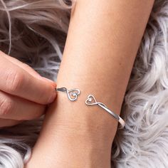 If you're looking for a beautiful and sentimental way to show your best friend some love, this bracelet is a perfect choice. The sleek, minimalist design is perfect for everyday wear, and the two delicate hearts represent you and your best friend, reminding you of all the good times you shared together. Whether you wear it as a daily reminder of your special bond or give it to your best friend as a gift, this bracelet is sure to be cherished for years to come. Why buy from us?: Crafted in Solid Sisters By Heart, Heart Gifts, Bracelet Gift, Infinity Bracelet, One Size Fits All, Minimalist Design, Everyday Wear, Two By Two, Chain