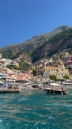 #italy #traveltips #travel #summer #como #rome #almaficoast #coastal #water #italian #inspiration #italyvacation Birthday Vibes, Summer Boat, Boat Day, Italian Lifestyle, Ibiza Spain, Dream Vacations Destinations, Italy Summer, Amalfi Coast Italy, Italy Aesthetic