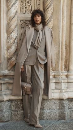 Minimalist Fashion Fall, Designer Ralph Lauren, Ralph Lauren Style, Ralph Lauren Collection, Fashion Mistakes, Coat Outfits, Royal Fashion, Winter Fashion Outfits