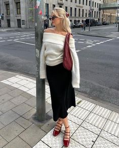 Red Flats Outfit, Outfits With Mary Janes, Red Shoes Outfit, Shoulder Tops Outfit, Mode Zara