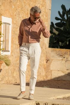 Peach Shirt, Older Man, Summer Outfits Men, Gentleman Style, Mens Casual Outfits, Suit Fashion, White Pants, Linen Clothes