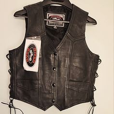 Brand New! Women's Ladies River Road Black Leather Vest. Has Inner Pocket On The Left. Gun Pocket On The Right. Two Front Pockets. Side Leather Lacing Can Be Tightened Or Loosened For Extra Comfort. Acl Fits, Cowboy Vest, Vintage Leather Vest, Leather Biker Vest, Leather Lacing, Cowboy Costume, Black Leather Vest, Motorcycle Vest, River Road