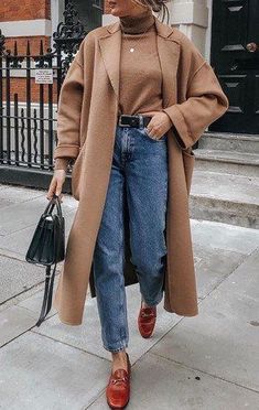 Preppy Style Outfits, Pinterest Outfit Ideas, Katie Sturino, Preppy Fall Outfits, Style Rut, Colorful Jacket, Camel Coat Street Style, Outfit Ideas For Fall, Outfits Preppy