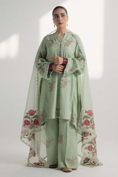 Green Silk Shirt, Organza Kurti, Zara Shahjahan, Block Printed Suits, Dress Pakistani, Organza Suits, Desi Outfits, Hand Painted Dress, Pakistani Style