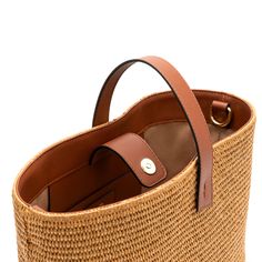 Traditional design basket made of  jute and with leather details. This tote bag with double handle is perfect for its medium size. It is made of jute and has an inner cotton lining. In addition, since it has a short and a long handle, it can be carried in various ways, making it a very versatile basket. Eco-friendly Straw Bag For Shopping With Top Carry Handle, Shopping Beach Bag With Braided Top Handles, Shopping Beach Bag With Top Handle And Braided Handles, Top Handle Beach Bag With Braided Handles For Shopping, Chic Jute Crochet Bag With Leather Handles, Woven Straw Top Handle Bag For Shopping, Chic Crochet Jute Bag With Leather Handles, Top Handle Woven Jute Bag, Top Handle Woven Jute Shoulder Bag