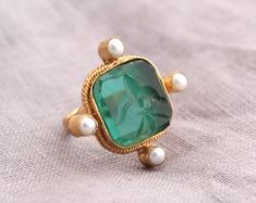 Gold Ring Jewelry, Ring Green Stone, Green Stone Ring, Bracelet Quotes, Green Stone Rings, Ring Crystal, Stamped Bracelet, Antique Diamond Rings, Jewelry Quotes