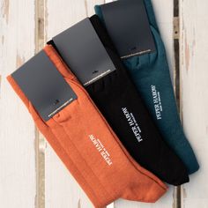 Indulge in true luxury with our Classics Indulgent Cashmere men's set, featuring six pairs of premium Cashmere socks in a beautifully curated selection of blue, beige, red, teal, black, and orange. Crafted from a blend of the finest cotton and cashmere, these men's luxury socks are exceptionally soft, offering an indulgent experience with every step. MATERIAL: 55% Cotton, 9% Cashmere, 33% Polyamide, 3% Spandex. CARE: Wash inside out, with similar colours, at 30 degrees. Neutral Socks, Orange Socks, Purple Socks, Yellow Socks, Luxury Socks, Needle Gauge, Summer Sock, Green Socks, Cashmere Socks