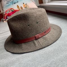 Grayish Tan Fedora With Brown Trim, Never Worn. I Believe It’s Wool. Front To Back Area For Head Measures 8:” Side To Side 6 3/4.” Crown Height Approx 8 3/4.” Classic, Business Attire, Stylish Flat Brim Cotton Hats For Fall, Casual Cotton Brimmed Fedora, Fitted Brown Felt Hat Casual, Cotton Flat Brim Hats For Fall, Fitted Brown Felt Hat Casual Style, Brown Fitted Casual Felt Hat, Fall Cotton Flat Brim Hat, Casual Wide Brim Cotton Fedora, Casual Wool Hat For Travel