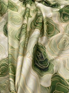 Printed Satin Fabric, Print Inspiration Textile, Floral Print Satin Fabric, Elegant Fabric Pattern, Pretty Fabric Prints, Gold Silk Scarf For Spring, Elegant Silk Fabric For Spring, Floral Print Patterns Vintage, Floral Fabric Prints