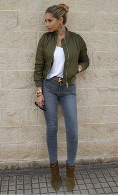 Army Green Outfit, Outfit Winter, Bomber Jackets, So Cool, Jacket Outfits, Autumn Winter Fashion, Army Green