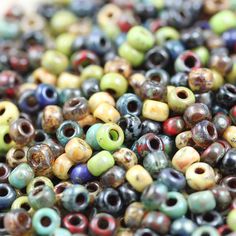 there are many different beads in this pile