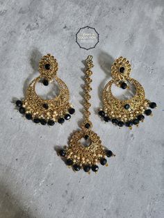 Introducing our Trendy Indian Earrings Tikka in Black, which is ideal for your next special occasion! These gorgeous pieces are expertly designed to enhance your look, whether you're attending a party or a wedding. Make a memorable impression and elevate your fashion with these striking earrings. Explore our collection today to create a bold statement that will captivate everyone's attention. Uncover a wide variety of traditional jewelry options that showcase your unique style. From elegant earr Pakistani Jewelry Bridal, Jewelry Kundan, Pakistani Jewelry, Indian Earrings, Kundan Necklaces, Jewelry Bridal, Black Earrings, Traditional Jewelry, Stunning Earrings