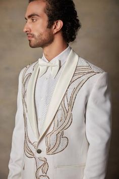 Shop for Gargee Designers White Polyester Embellished Tuxedo And Pant Set for Men Online at Aza Fashions Off White Tuxedo, Designer Tuxedo, Wedding Kurta For Men, White Tuxedo, Tuxedo Pants, Cocktail Reception, Luxury Sale, Tuxedo For Men, Tuxedos