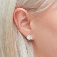 The perfect pair for your everyday.  Cubic Zircon earrings. A must-have accessorie. 4ct Diamond Stud Earrings, 1 Carat Diamond Earrings Studs, Diamond Studs Aesthetic, Big Diamond Stud Earrings, Big Diamond Earrings Studs, Diomand Ear Ring, Diamond Earrings Aesthetic, Big Diamond Studs, Gold Stud Diamond Earrings