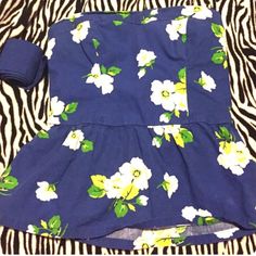 Royal Blue Peplum Top, Strapless From Hollister. White Flowered Print And Green Flowers. Detachable Strap To Tie At Waist. Cinched Back For Customized Fit. Size M. Nwot Blue Peplum Top, Hollister Tops, Green Flowers, Hollister, Flower Prints, Peplum Top, Royal Blue, White Flowers, Blue Green