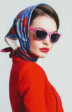 Foulard Outfit, Head Scarves, Head Scarf Styles, نظارات شمسية, Wearing Sunglasses, Trendy Swimwear, How To Wear Scarves, Moda Vintage, Mode Vintage