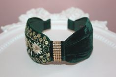 Embroidered headband Dark Green & Gold silk velvet hairband for women Fashion headpiece Structured plastic free headband Extremely comfortable: this headband does not give headaches. This headband is perfectly finished with my special technique that makes sure nothing irritate your head. Width - 2.75'' [7 cm] Length- 15'' [38 cm] oColors included - Dark Green/ Beige/ Gold oMaterials used- Velvet silk ribbon, velvet fabric, cotton fabric, solid thermo adhesive fabric, metal insert The headband ha Fashion Headpiece, Velvet Hairband, Embroidered Headband, Luxury Headbands, No Slip Headbands, Festival Headpiece, Boho Headpiece, Silk Velvet Fabric, Comfortable Headbands