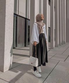 Chic Skirt Outfits, Rok Outfit, Estilo Hijab, Hijabista Fashion, Tutorial Hijab, Modern Hijab Fashion, Mode Turban