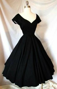 Wedding Evening Gown, Shoelace Patterns, Portrait Dress, Vans Shoe, 50s Dresses, 1950s Dress, Shoe Lace, 50s Fashion, 1950s Fashion