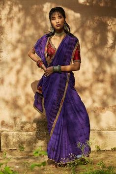 Shop for Medha Purple Silk Crepe Bandhani Print Saree With Blouse for Women Online at Aza Fashions Purple Bandhani Saree, Indian Silhouette, Bandhani Print, Designer Sarees Wedding, Purple Tone, Purple Saree, Print And Embroidery, Simple Sarees, Blouse Purple