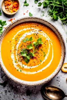 Enjoy this easy carrot soup, a perfect anti-inflammatory choice. This healthy carrot and ginger soup with coconut milk is simple to prepare and suits vegetarian, healthy, vegan diets. Make-ahead and freezer-friendly, it's ideal for meal prep. Easy Hollandaise, Butternut Squash Sweet, Butternut Squash Soup Recipe, Food Canning