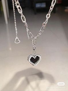 Heart Shaped Jewelry Aesthetic, Aliyacore Aesthetic, Full Pierced Ear, Acubi Jewelry, Edgy Necklace, Dark Jewelry, Grunge Jewelry, Pretty Accessories, Edgy Jewelry