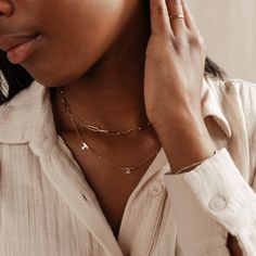 Looking for minimal yet bold? Enter our Gracie Luxe necklace ✨. A luxurious and dramatic statement piece this bolder version of the popular Gracie chain is a timeless addition to your wardrobe. Rectangle Necklace, Layering Necklaces, Oval Necklace, Symbol Necklace, Zodiac Necklaces, Chain Choker, Gold Filled Chain, Mini Me, Bar Necklace