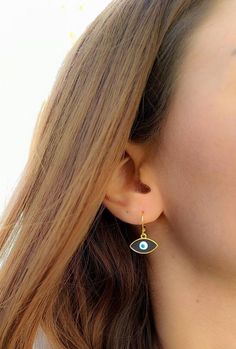 hoop earringsgold hoop earringsdangle earringshuggie hoop earringsclip on earringsgold evil eyeevil eye earringsgold earringsdrop earringsgift for hervintage earringssmall hoop earringselegant earrings evil eye jewelryEvil eye hoop earringsThis cute earrings are made from steell and they are 24k gold plated.You can choose between 4 different clasps (the numbers 1 and 2 are for non pierced ears) and between 2 styles (transparent, black).They are very light and comfortable!Plus they are anti aller Trendy 14k Gold Filled Dangle Jewelry, Trendy Sterling Silver Dangle Jewelry, Hypoallergenic Yellow Gold Dangle Jewelry, 14k Gold Filled Pierced Huggie Jewelry, Trendy Adjustable Earrings, Dainty Nickel-free Teardrop Jewelry, Trendy Gold Single Earring Jewelry, Trendy Gold Single Earring, Trendy Gold Plated Nickel-free Jewelry