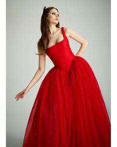 Red Dress Photoshoot Ideas, Red Tulle Prom Dress, Debut Dresses, Red Fashion, Ball Dresses, Couture Dresses, Dress Details, Dream Dress