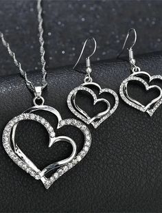 Jewelry Set 3pcs Alloy 1 Necklace Earrings Bracelets Women's Vintage Fashion Geometrical Heart Geometric Jewelry Set For Wedding Party Special Occasion Heart Geometric, Special Occasion Jewelry, Retro Mode, Geometric Jewelry, Moda Vintage, Wedding Jewelry Sets, Mode Vintage, Necklace Earrings, Womens Bracelets